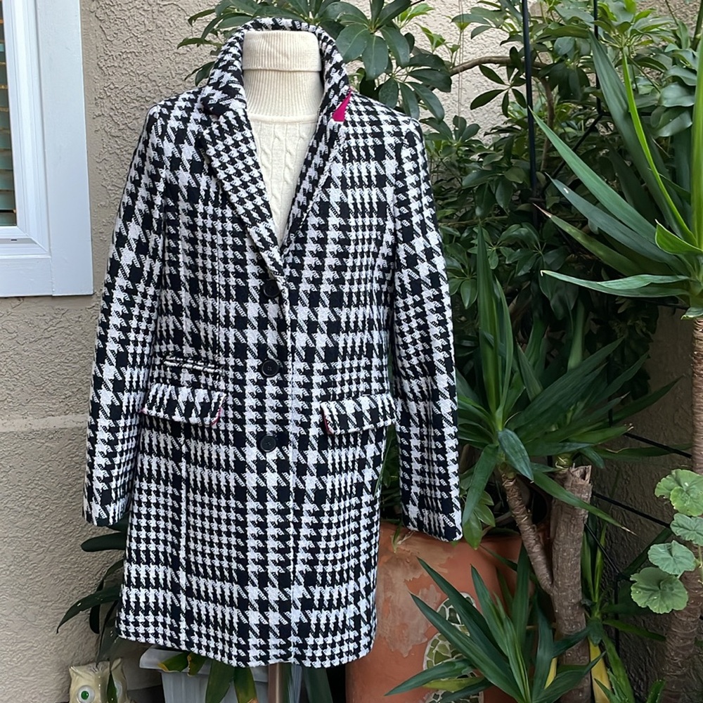 New vintage black/white wool/polyester coat